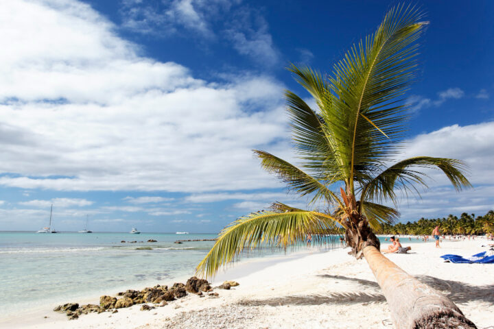 une plage au bord de la mer paradisiaque à isla mujeres